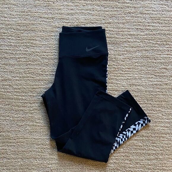 Nike Black Cropped Leggings with Racing Pattern - Picture 1 of 6